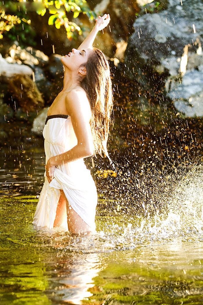 Marie Avgeropoulos in Natal