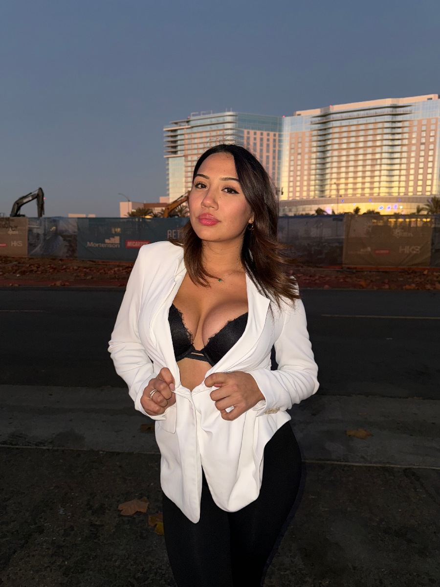 Take a pause and enjoy Ali Cruz — streaming from Natal