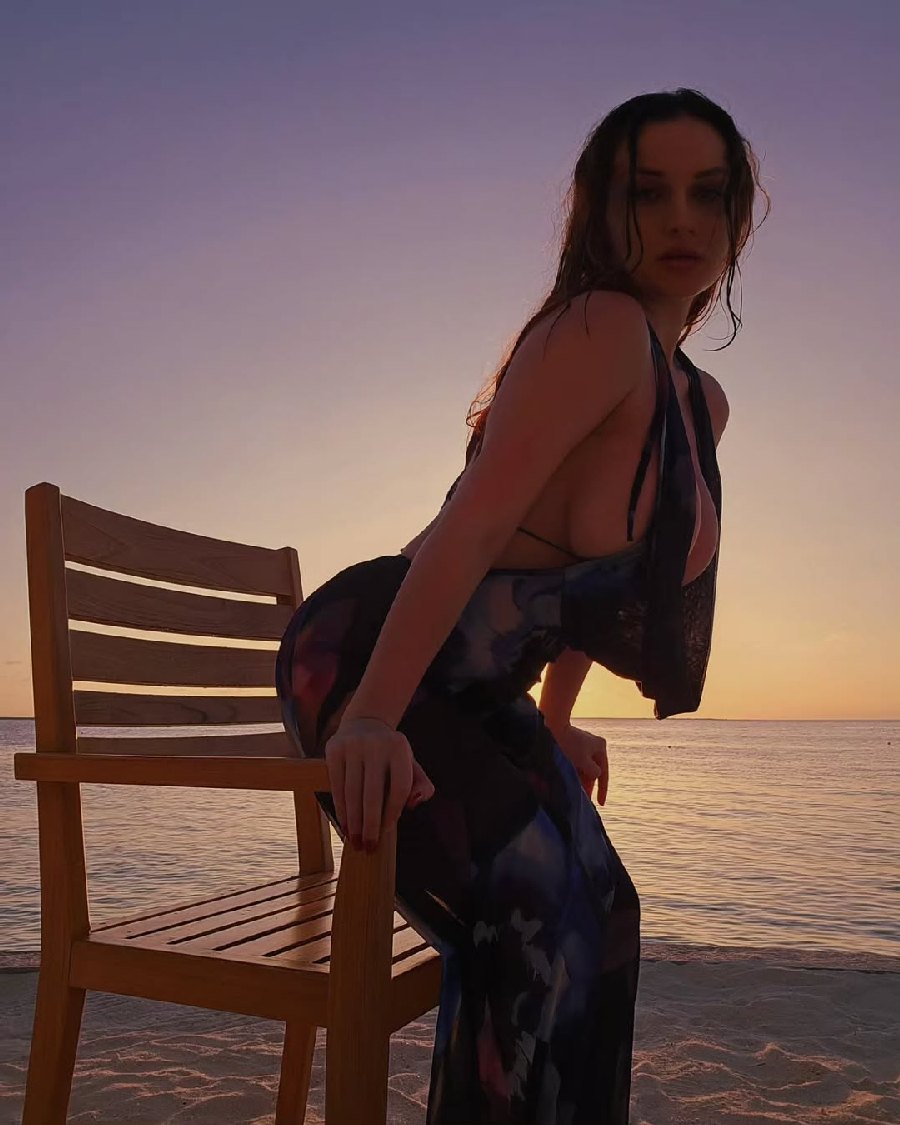 Sexy girl Miranda Faith nude in Natal