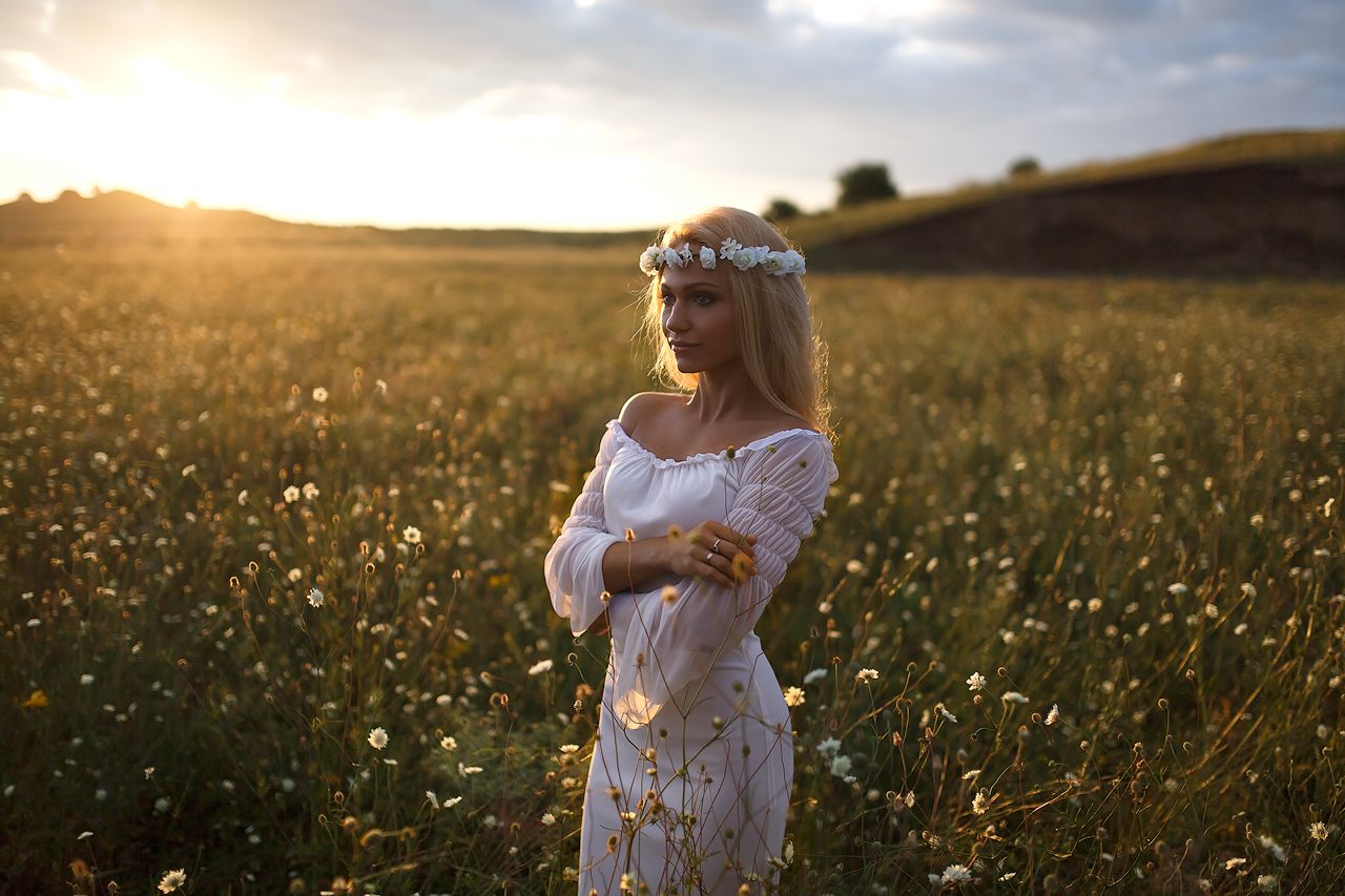 Girls in Slavic costumes in Natal