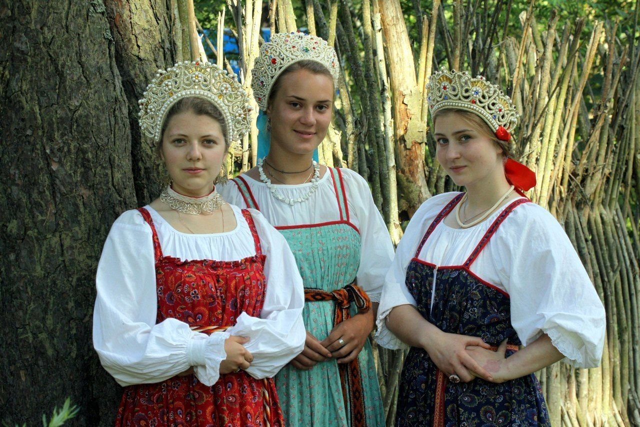 Sexy model Girls in Slavic costumes in Natal