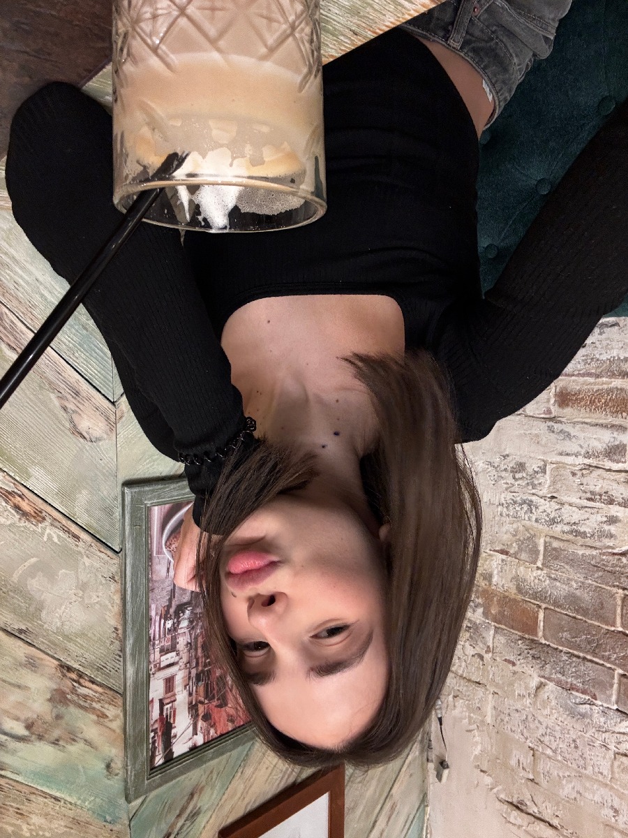 Fresh photos, fresh mood — Tina online in Natal